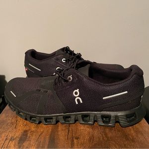 On Cloud 5 Women's Running Shoes Black size US 9.5